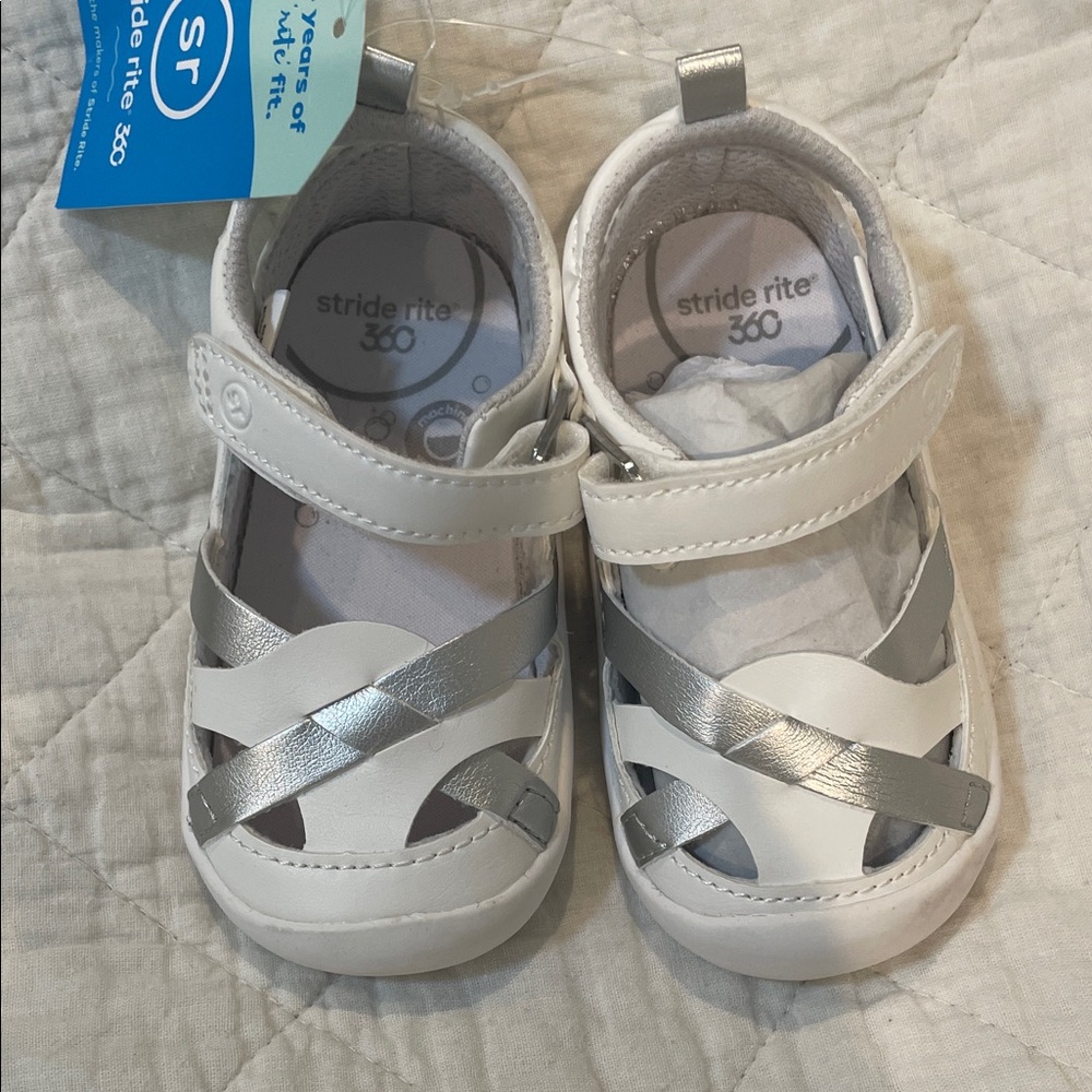 Stride Rite  360 White and Silver Baby Girl Shoes size 6M